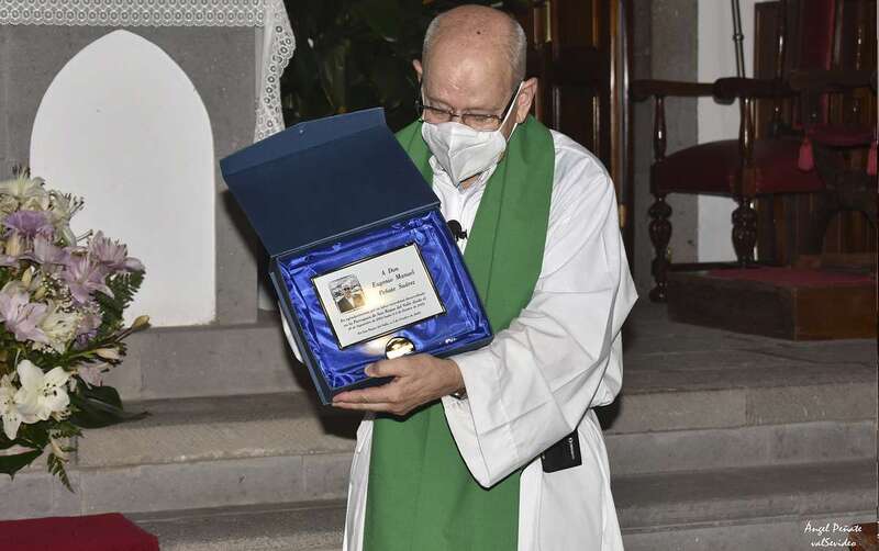 El sacerdote Eugenio Peñate, durante su despedida de San Roque (Foto TA)